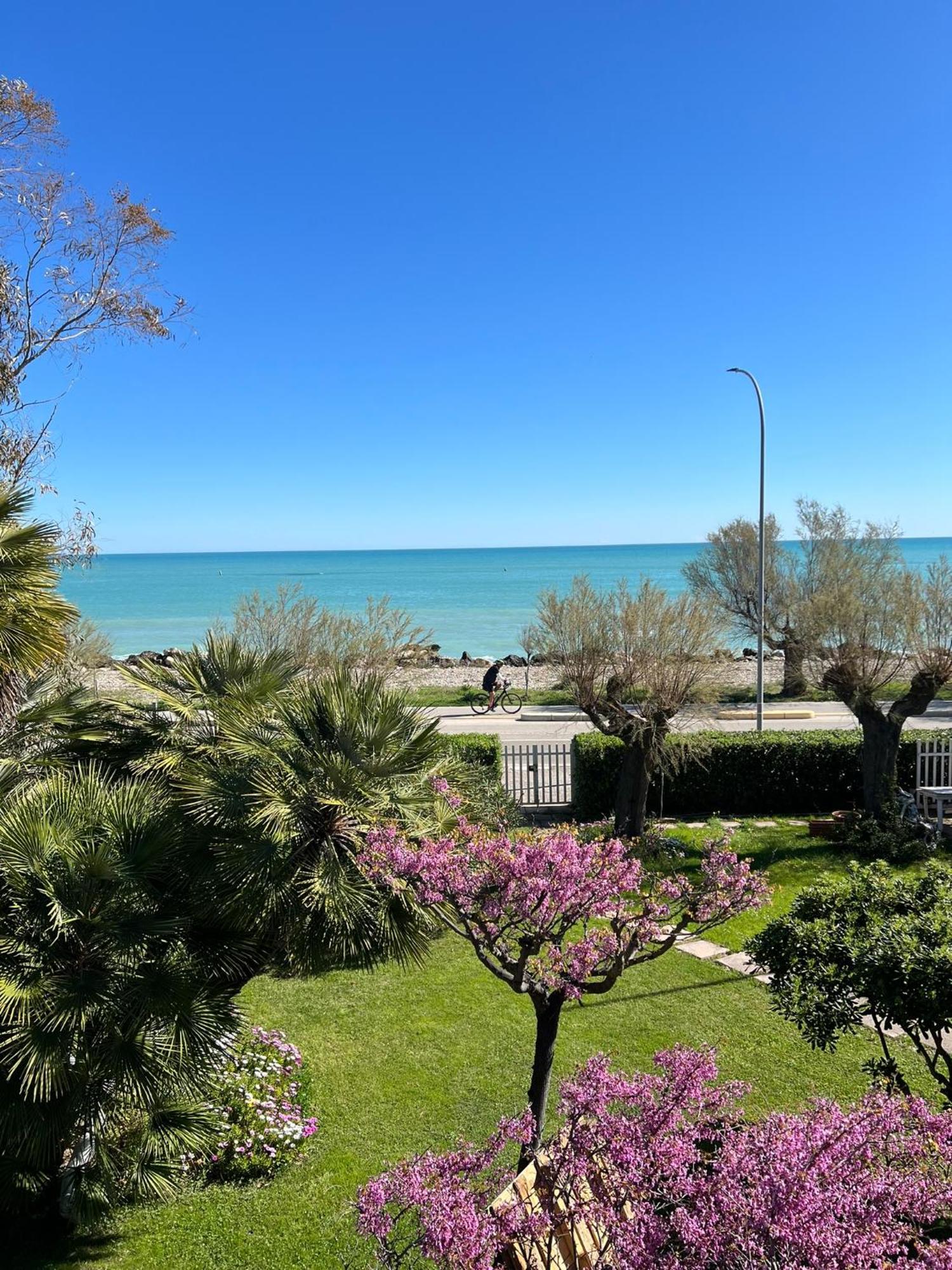 B&B I Versi Del Mare Roseto Degli Abruzzi Exterior foto